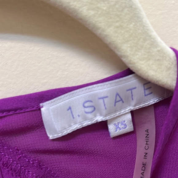 1.State magenta blouse with sheer shoulders. Size XS - Picture 8 of 9